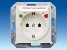 Розетки SCHUKO с зашитой от перенапрядения, индикатором состояния и полем для надписи - Розетки