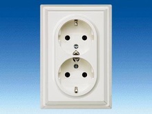 Розетка SCHUKO двойная с защитой от прикосновения - Розетки