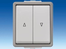 Жалюзийный кнопочный выключатель, с электрической блокировкой и символами Вверх/Вниз в дизайне DELTA flaeche IP44 - Электромеханические части с защитной крышкой